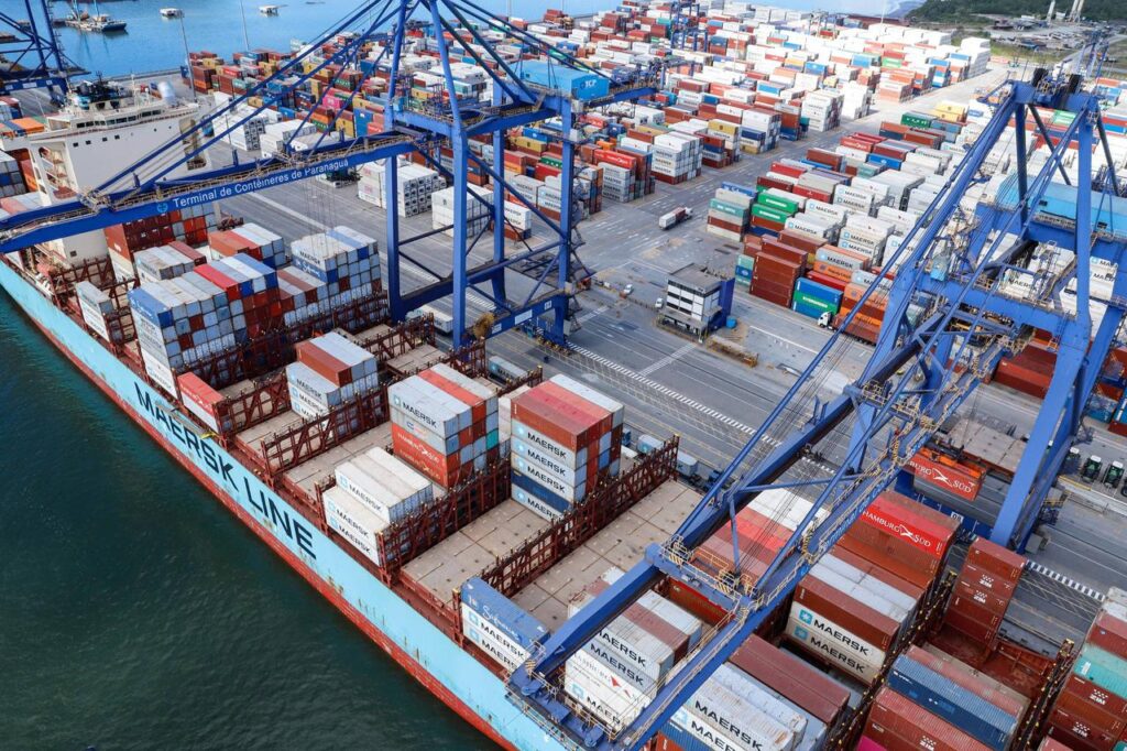 Movimentação de cargas em contêineres aumenta 12% no Porto de Paranaguá